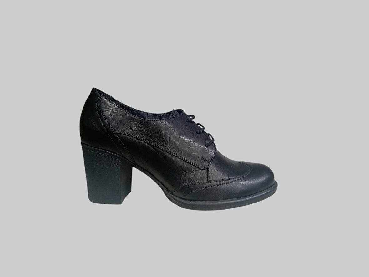 BURÇ 04080 KADIN DERİ TOPUKLU BAĞCIKLI AYAKKABI SİYAH