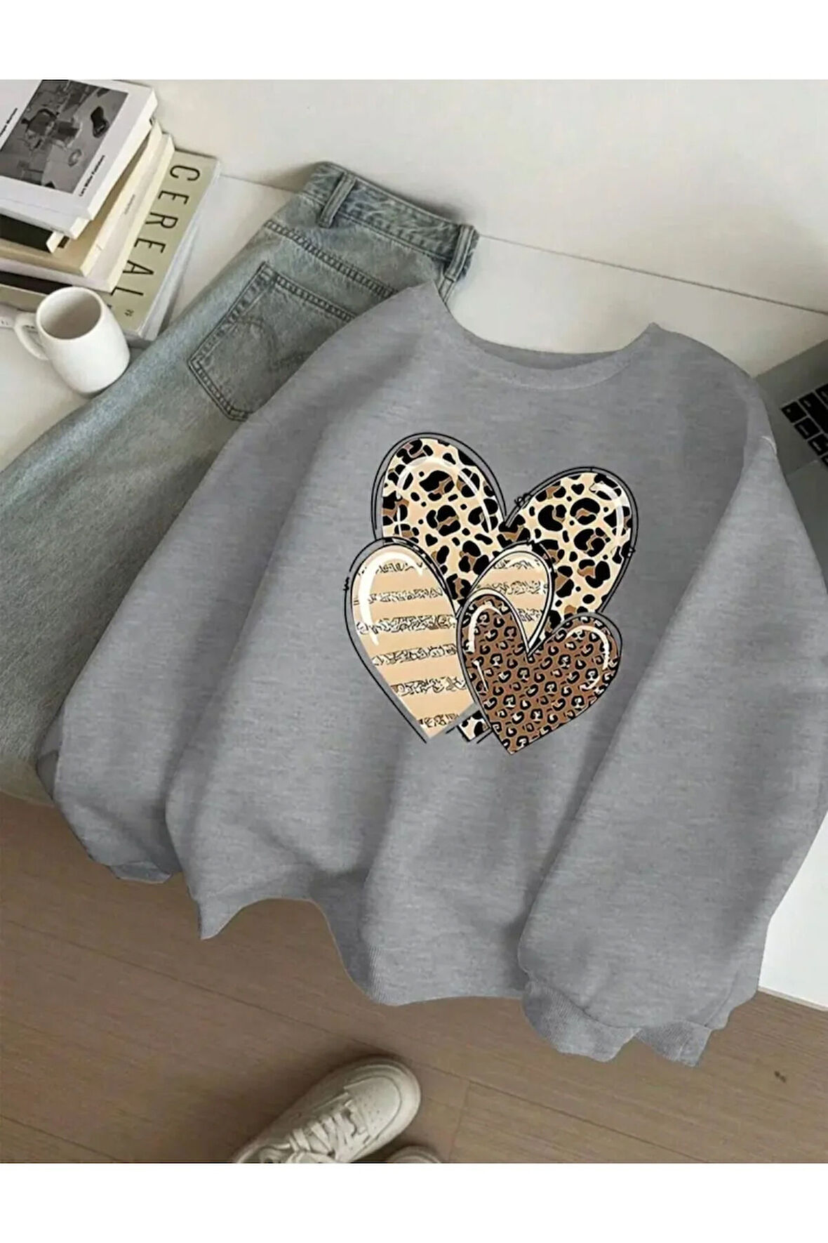 Kalp Desen Detaylı Bisiklet Yaka İçi Polarlı Sweatshirt