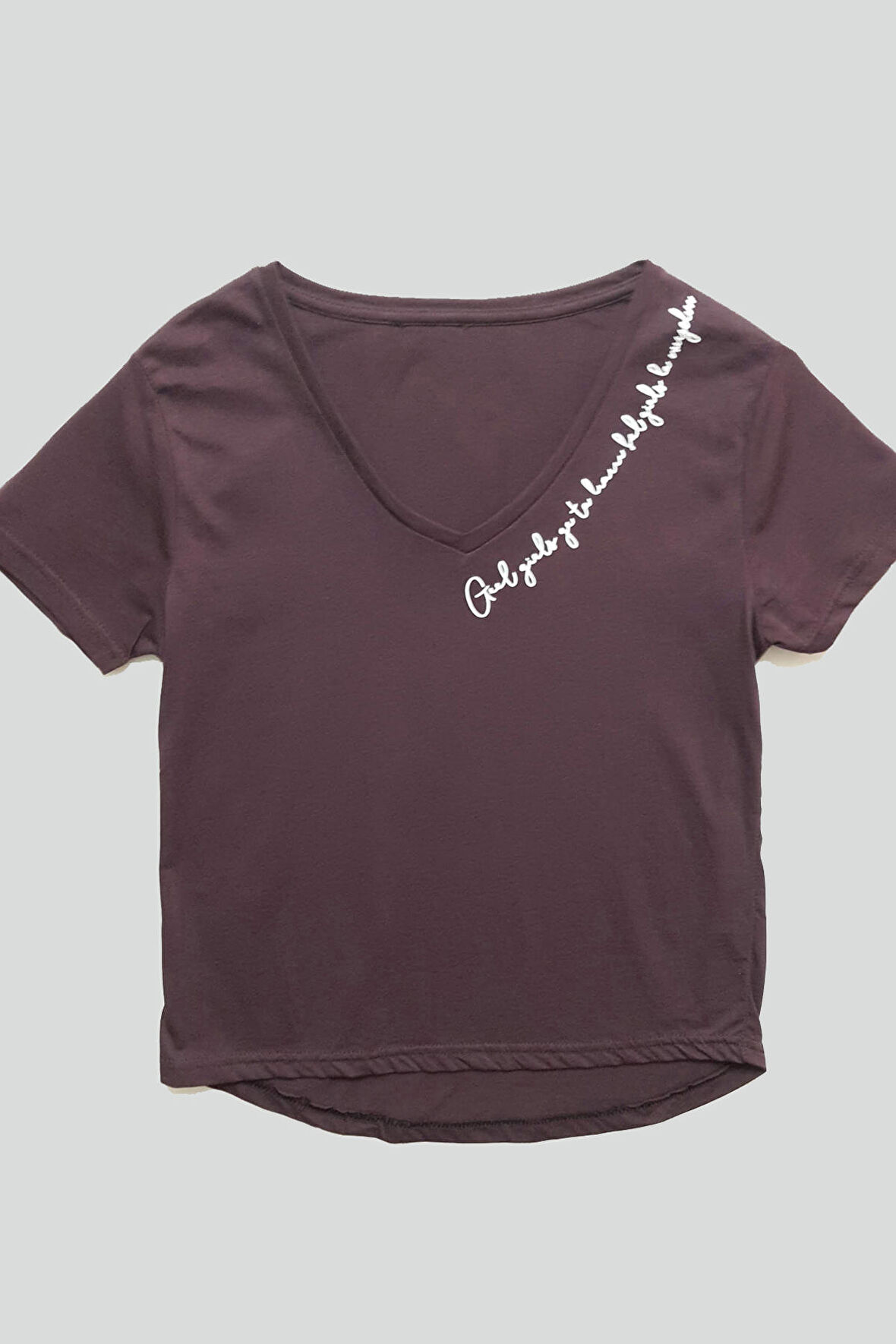 Kadın V Yaka Yazı Detaylı Mürdüm Pamuklu T-shirt