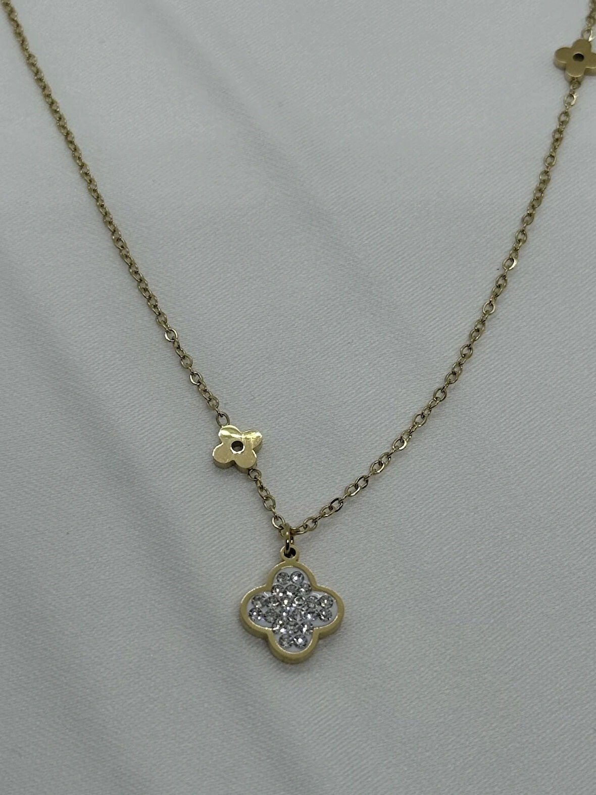 Jewels of Hope Zirkon Taşlı Altın Rengi Yonca Kolye 316l Paslanmaz Çelik Antialerjik Kolye 51 Cm