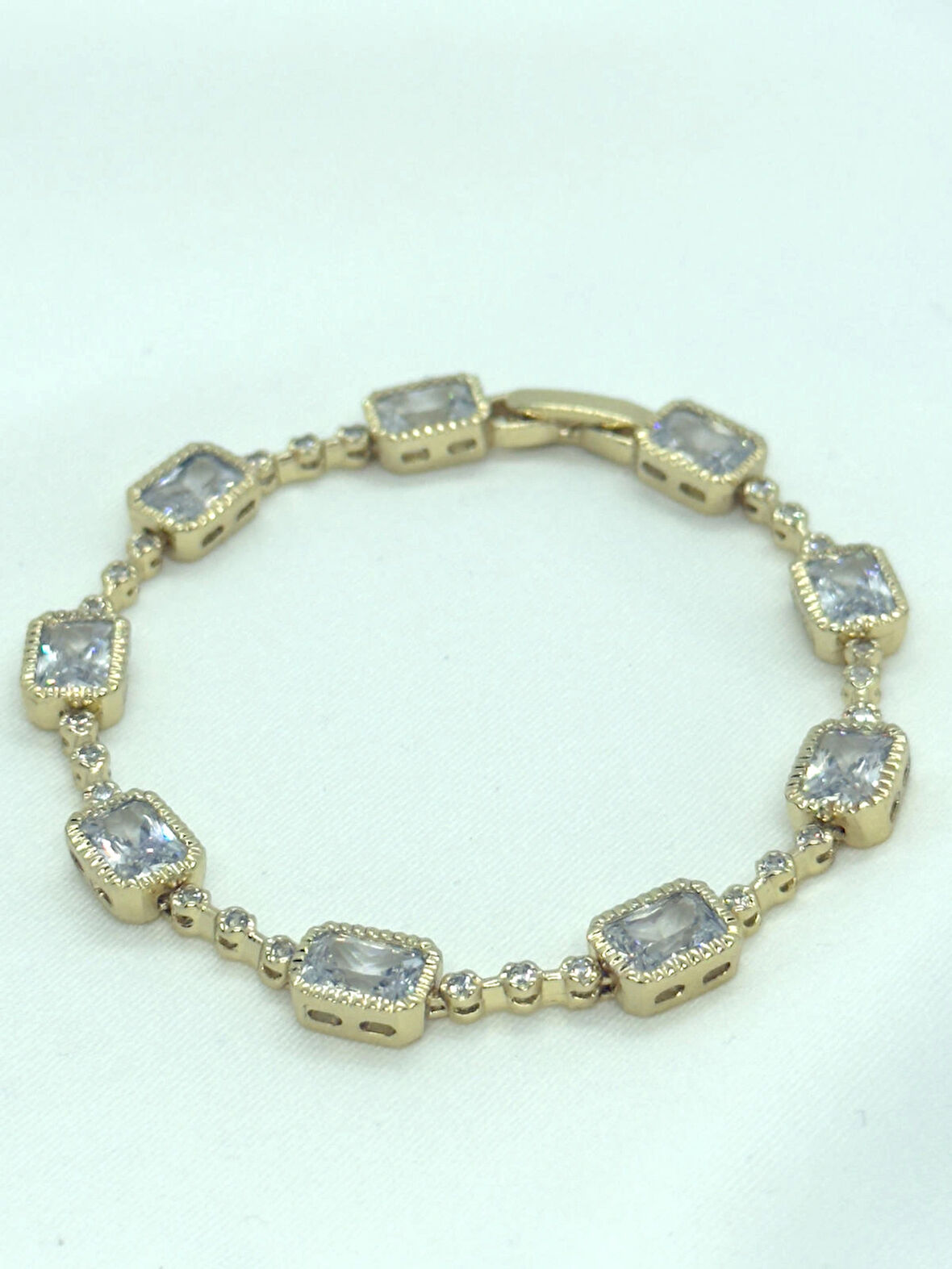 Jewels of HopeXuping 14K Altın Kaplama Dikdörtgen Baget Zirkon Taş Prenses Model Kadın Bileklik 20 cm