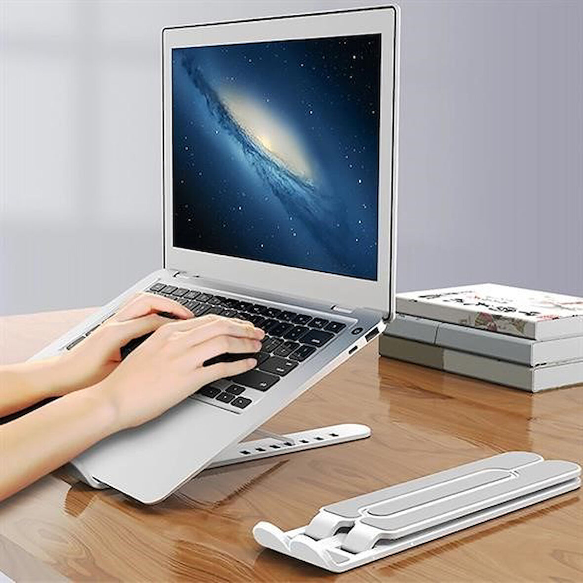 By Nevser® Ayarlanabilir Plastik Dizüstü Destek Tabanı Katlanabilir Taşınabilir Laptop Sehpası Yükselti