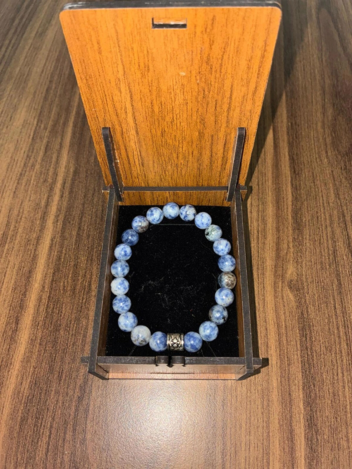 🔷 Doğal Sodalit Taşı Bileklik – Zihinsel Berraklık ve İç Huzur