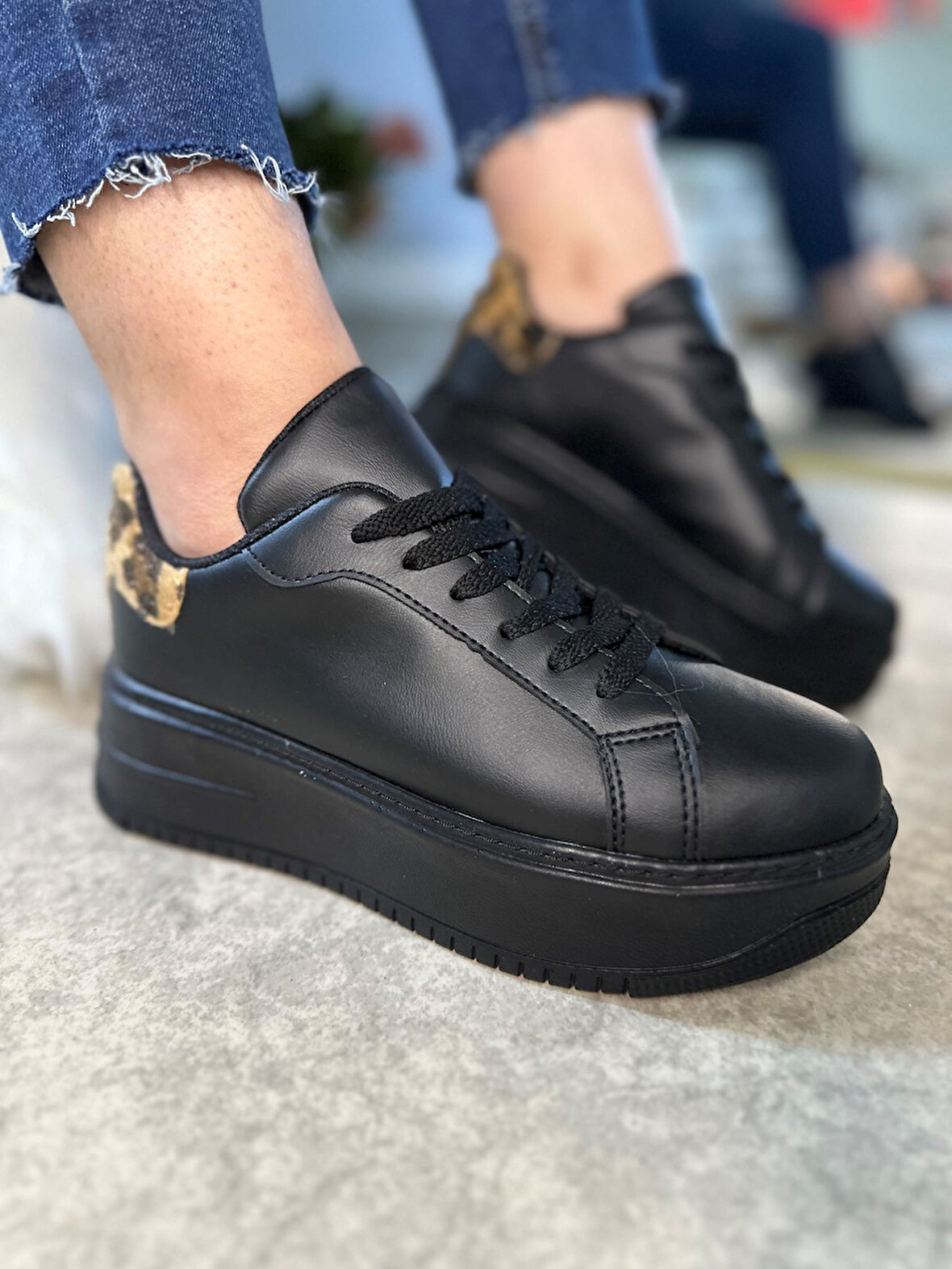 Günlük Kadın Sneaker Bağcıklı Hafif Kalın Yüksek Tabanlı Leopar Detaylı Yürüyüş Spor Ayakkabı 065