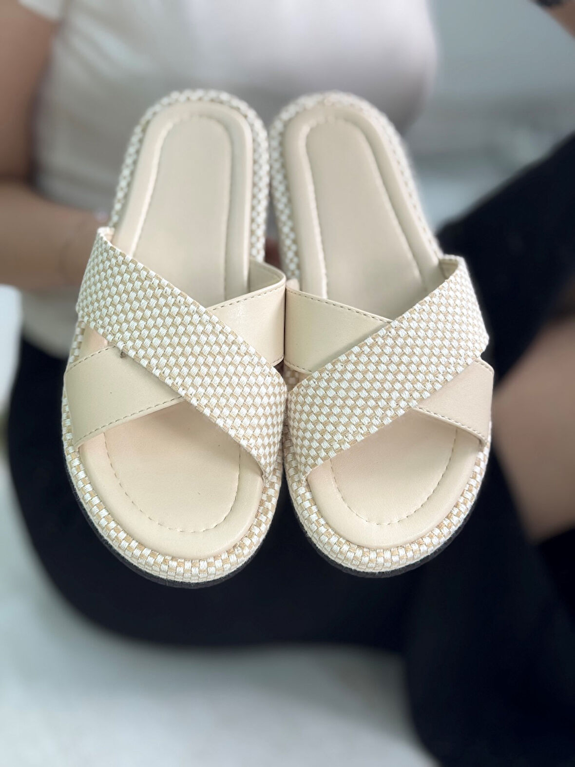 Günlük Kadın Hasır Çapraz Bant Yumuşak Dikişli Taban Hafif Yazlık Rahat Terlik 065