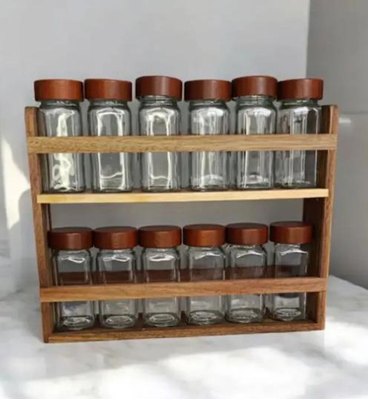 Akasya Kapaklı 12li Cam Baharatlık Ahşap Standlı