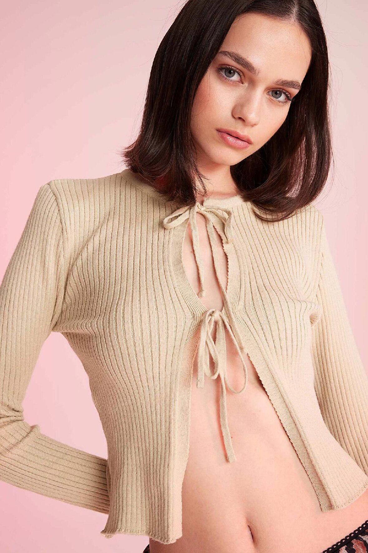 DeFacto Slim Fit Dar Kesim Bisiklet Yaka Bağcıklı Basic Düz Triko Hırka D4626AX24AUER103