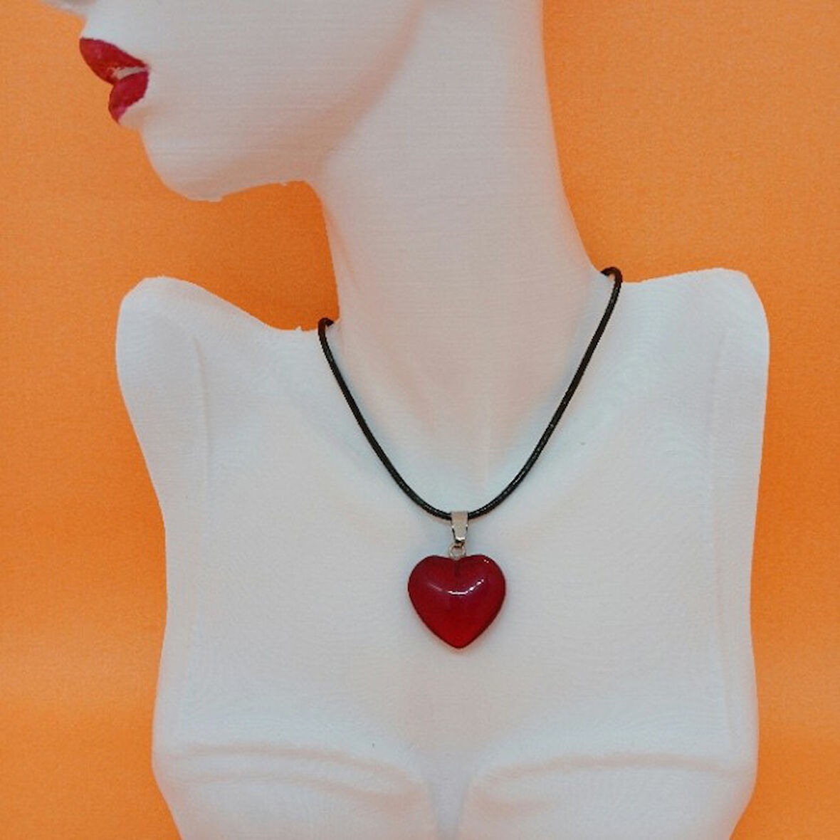 Semoş Kozmetik Deri İpli Akik Doğal Taş Kalpli Kolye