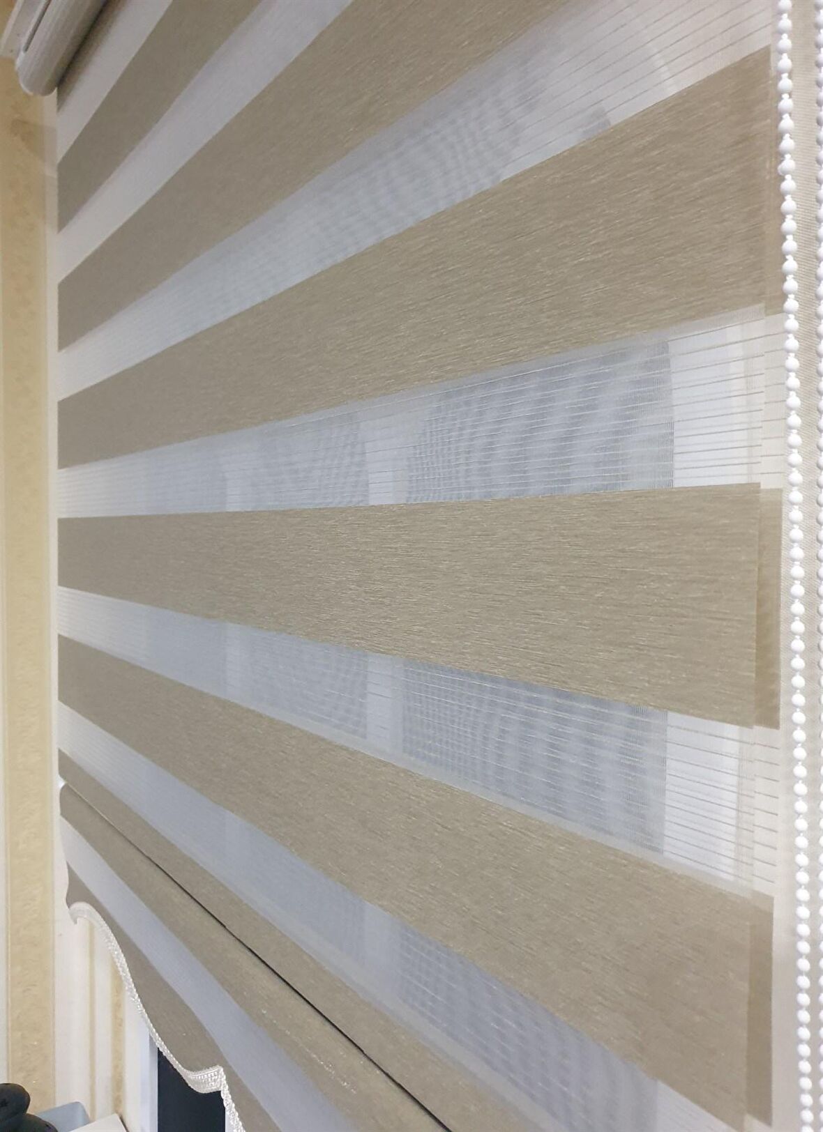 Zebra Stor Perde Organze Bej Etek Dilimli STB905