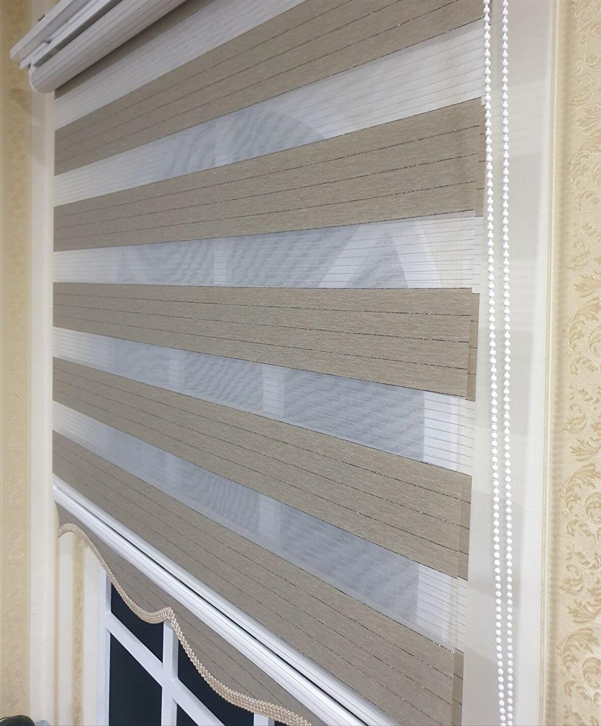 Zebra Stor Perde Organze Koyu Bej Gümüş Simli Etek Dilimli STB910