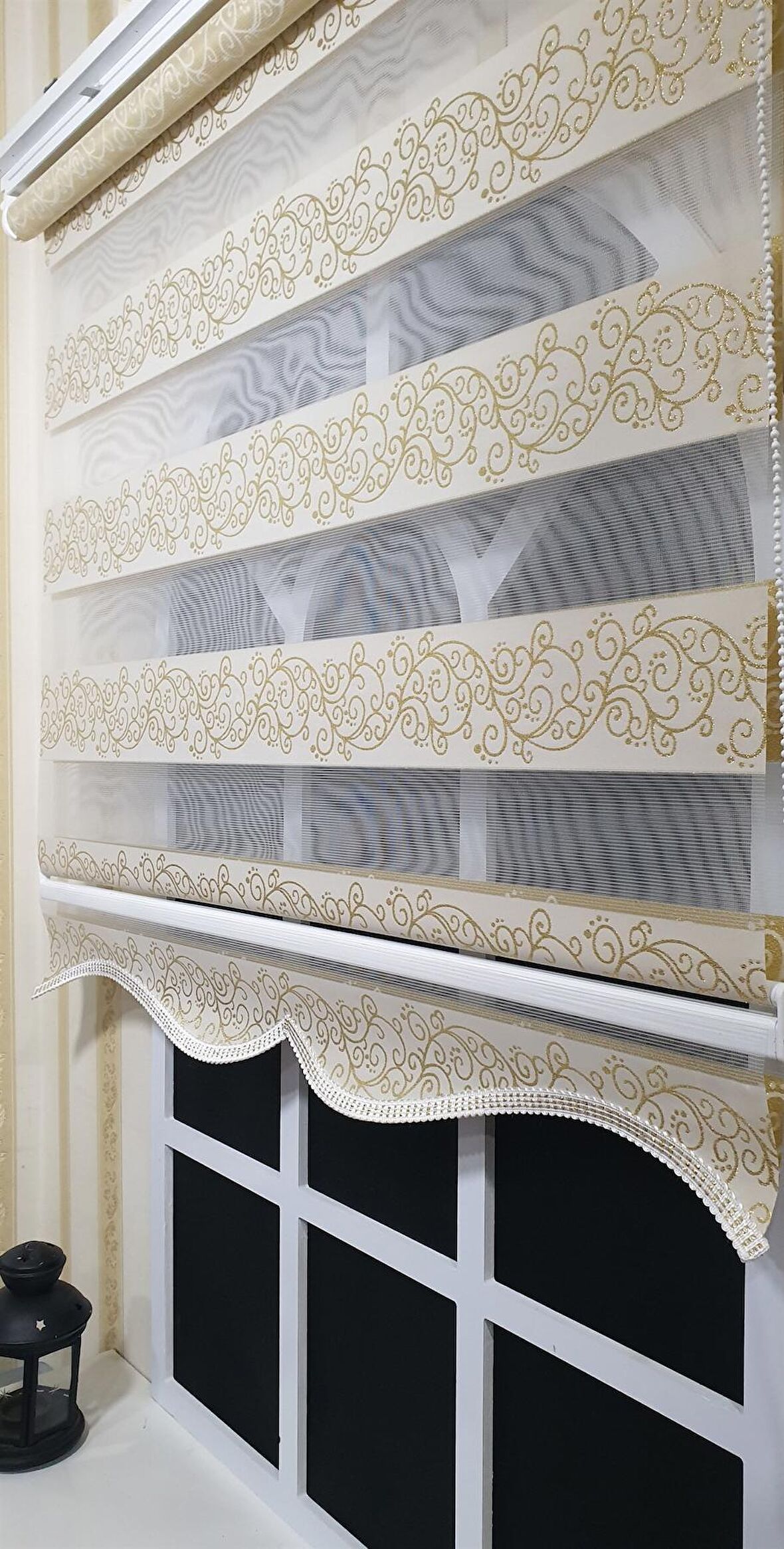 Zebra Stor Perde Sarı Sarmaşık Desen Gümüş Simli  Etek Dilimli STB9300 V 02