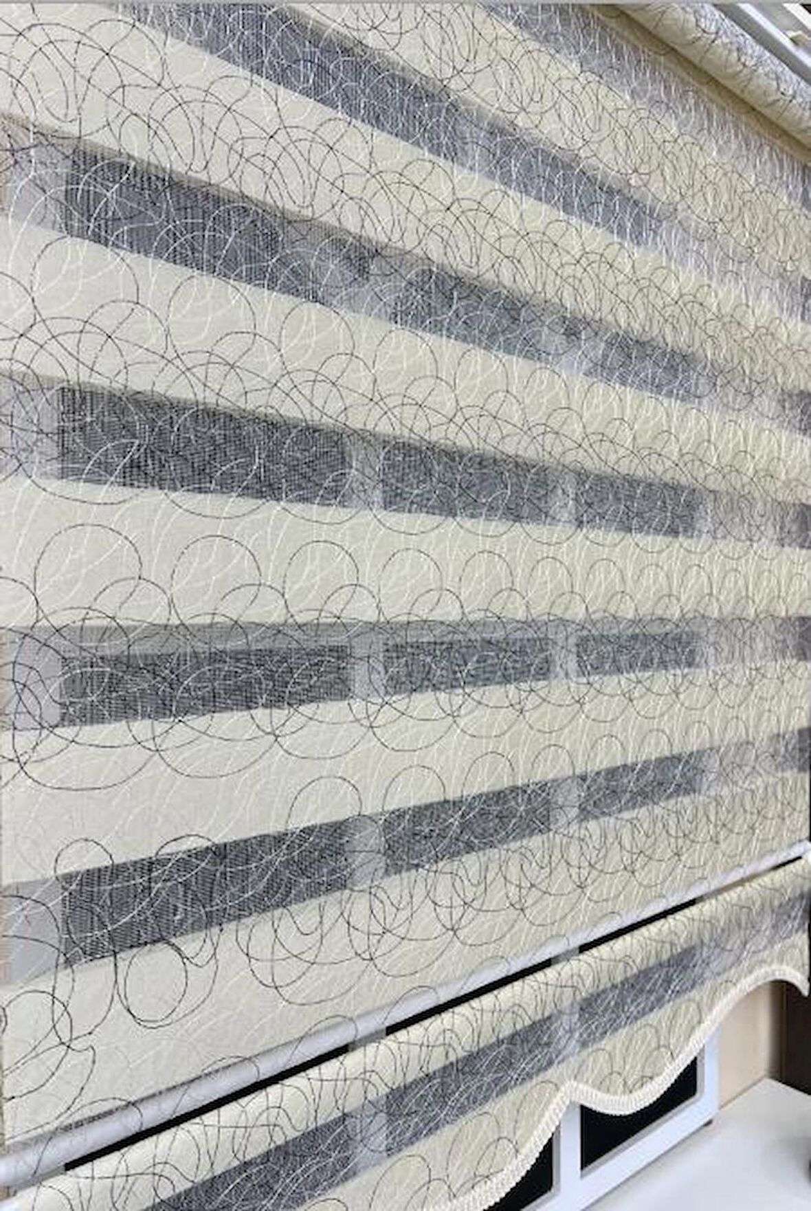 Zebra Stor Nakışlı Krem Etek Dilimli ST 122