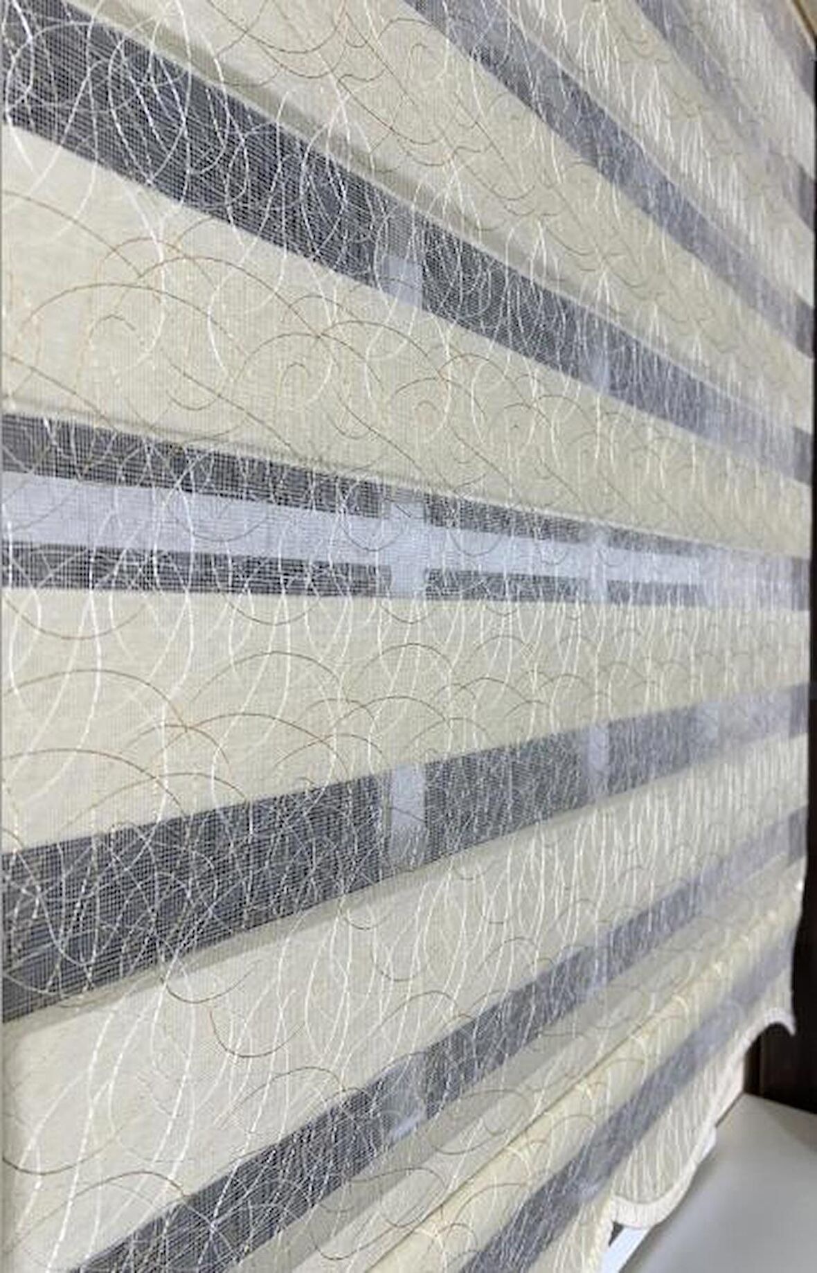 Zebra Stor Nakışlı Krem Etek Dilimli ST 127
