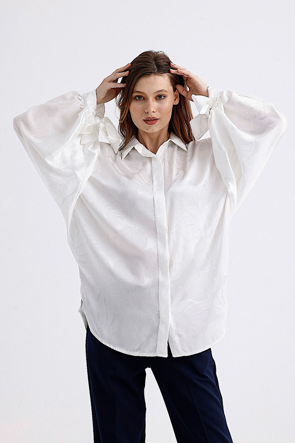 Manşeti Kurdeleli Desenli Yarasa Kol Uzun Saten Kadın Gömlek 1161