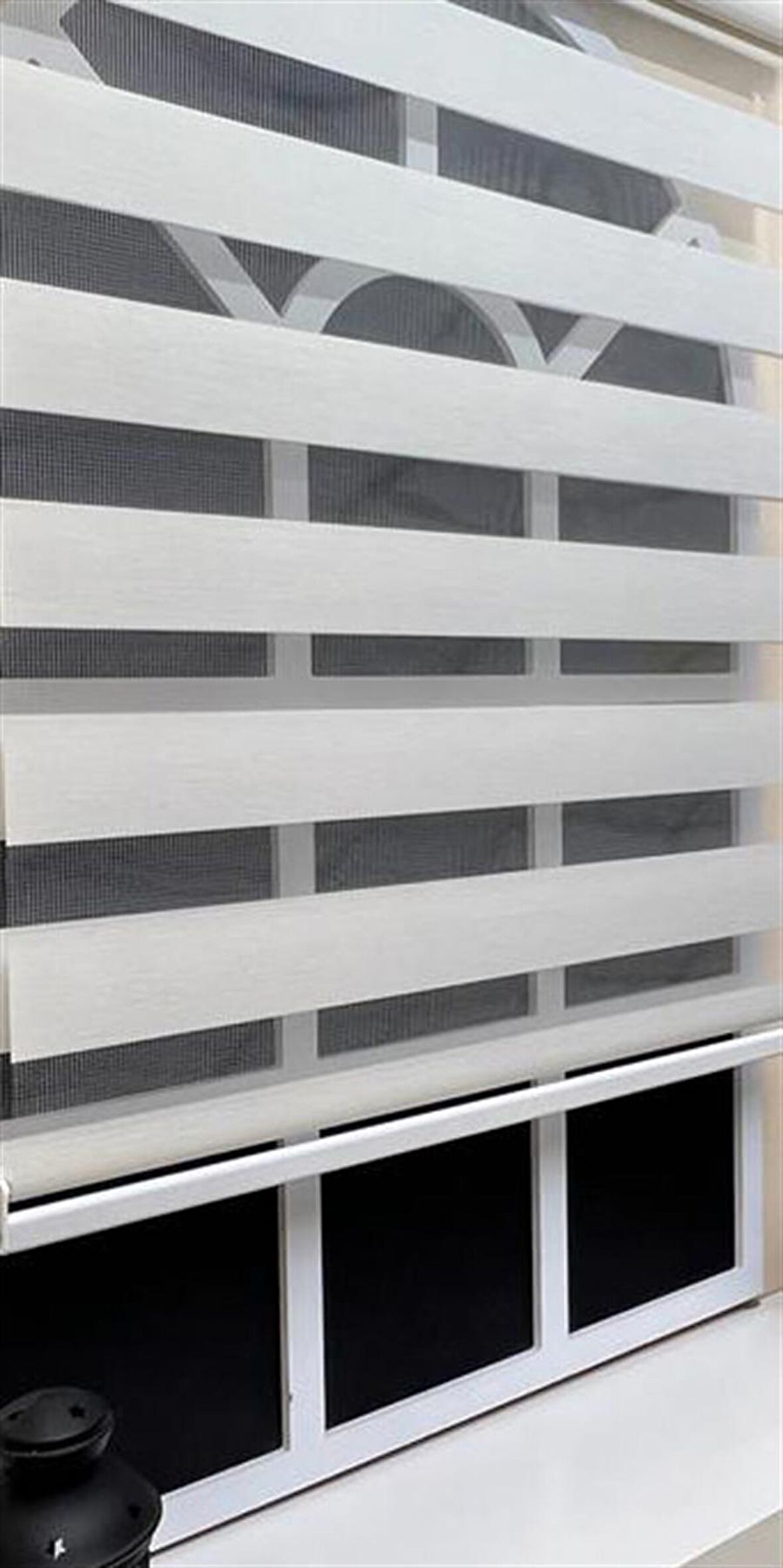 Zebra Stor Sert Plastik Kasalı Ekru Perde STB 400V02-PD