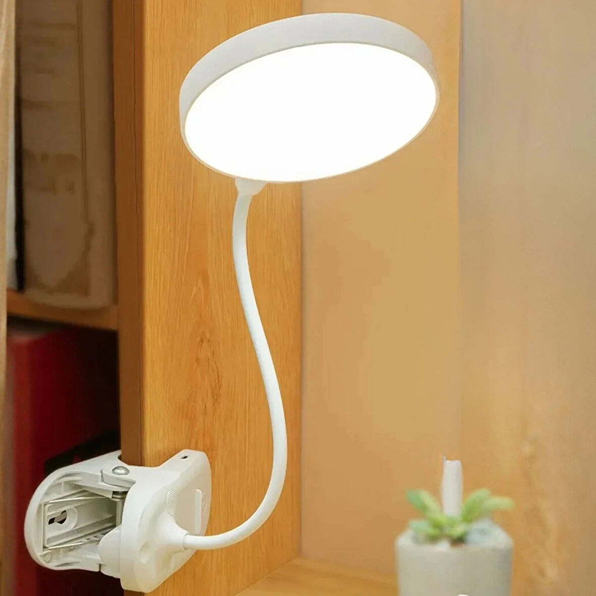 ShopyTech Klipsli LED Masa Lambası USB Şarjlı 3 Kademeli Dokunmatik Göz Yormaz Işık (4000 mAh)