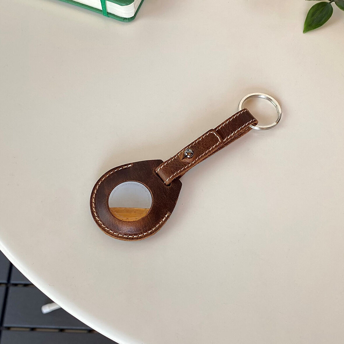 Modica Mendoza - Hakiki Deri El Yapımı Airtag Kılıfı Anahtarlık - Minimalist Tasarım