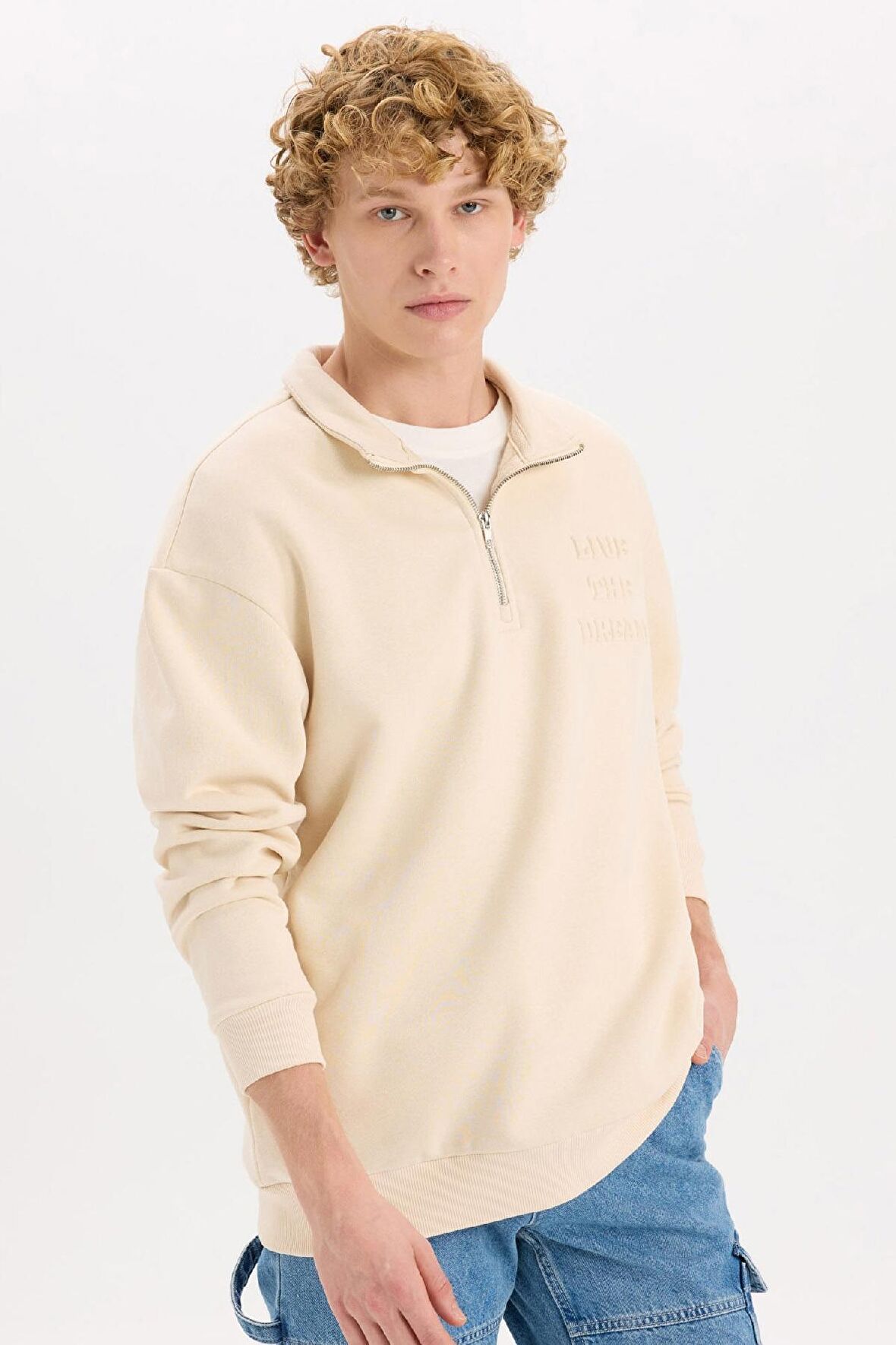 DeFacto Comfort Regular Fit Rahat Kalıp Dik Yaka Fermuarlı Baskılı Sweatshirt B0254AX24AUBG700