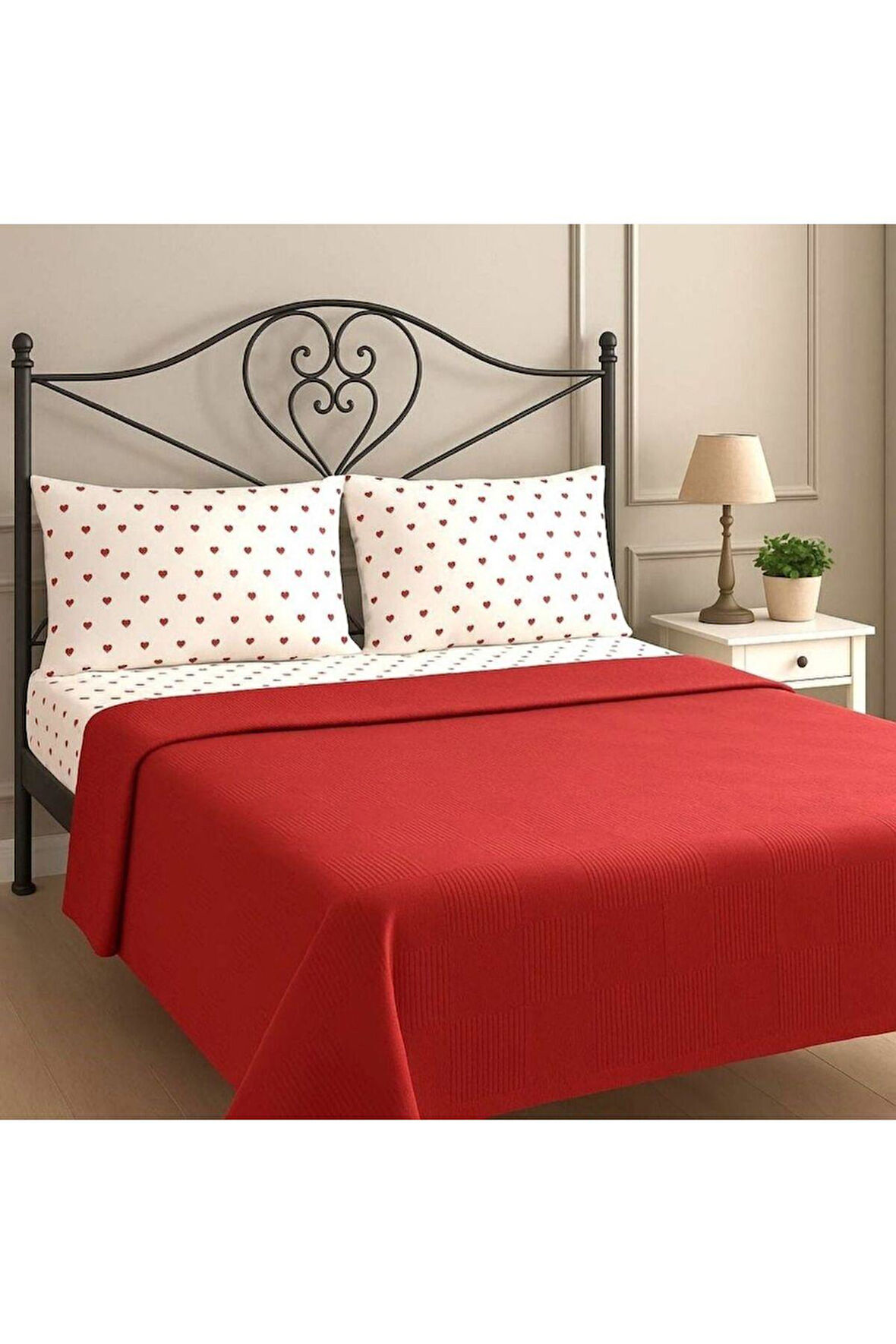 Amour Kırmızı Kalpli Pamuk Çift Kişilik Çarşaf Takımı + 2 Kılıf – Çift Kişilik Pike Hediye