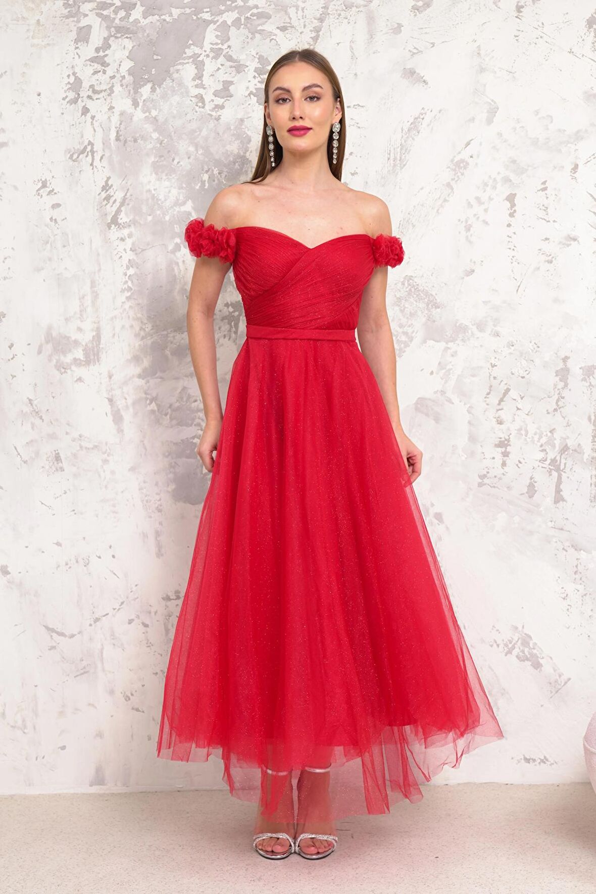 Omuzları Çiçekli Kırmızı Tül Abiye