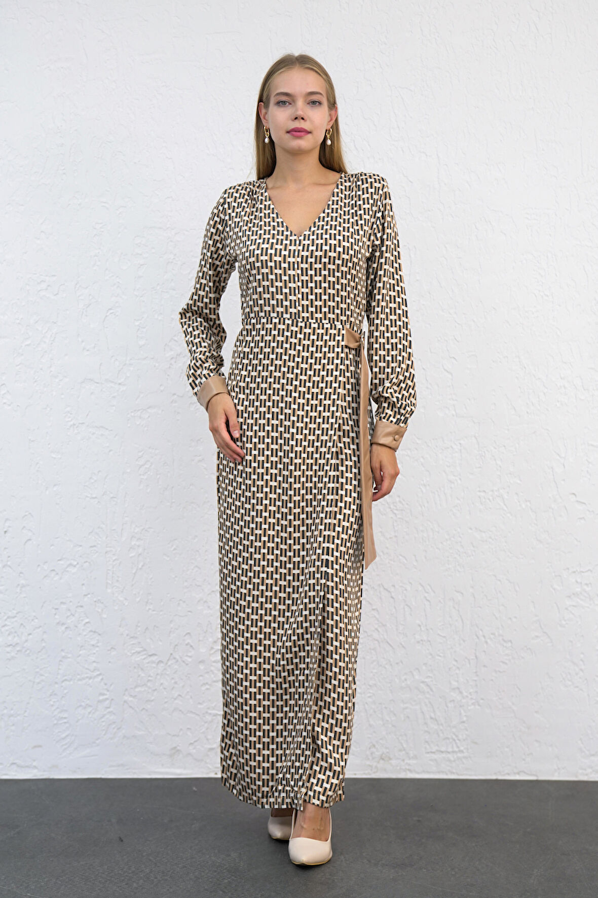 Deri Aksesuarlı V Yaka Tulum