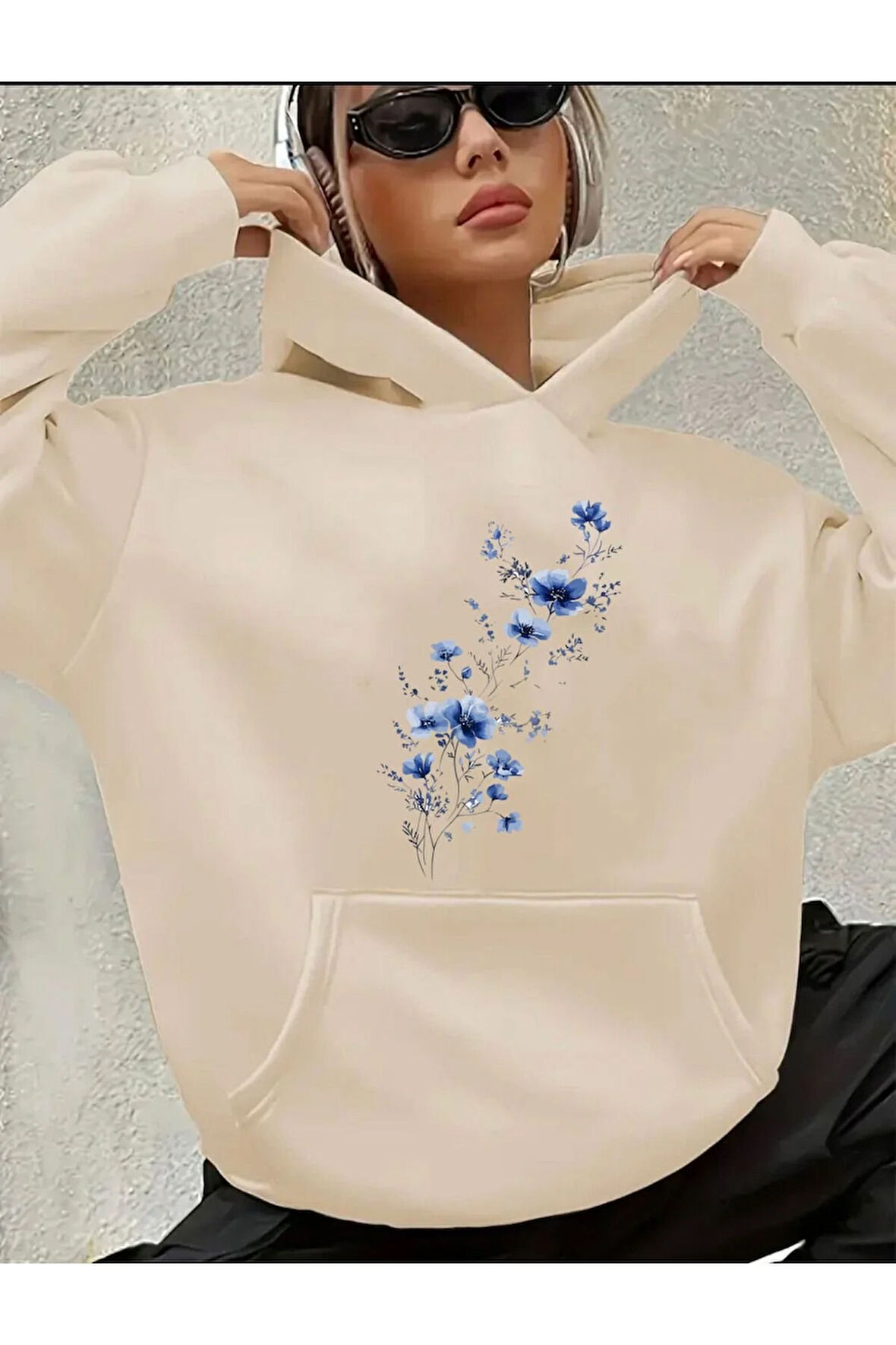 Mavi Çiçekler Baskılı Kapüşonlu Sweatshirt