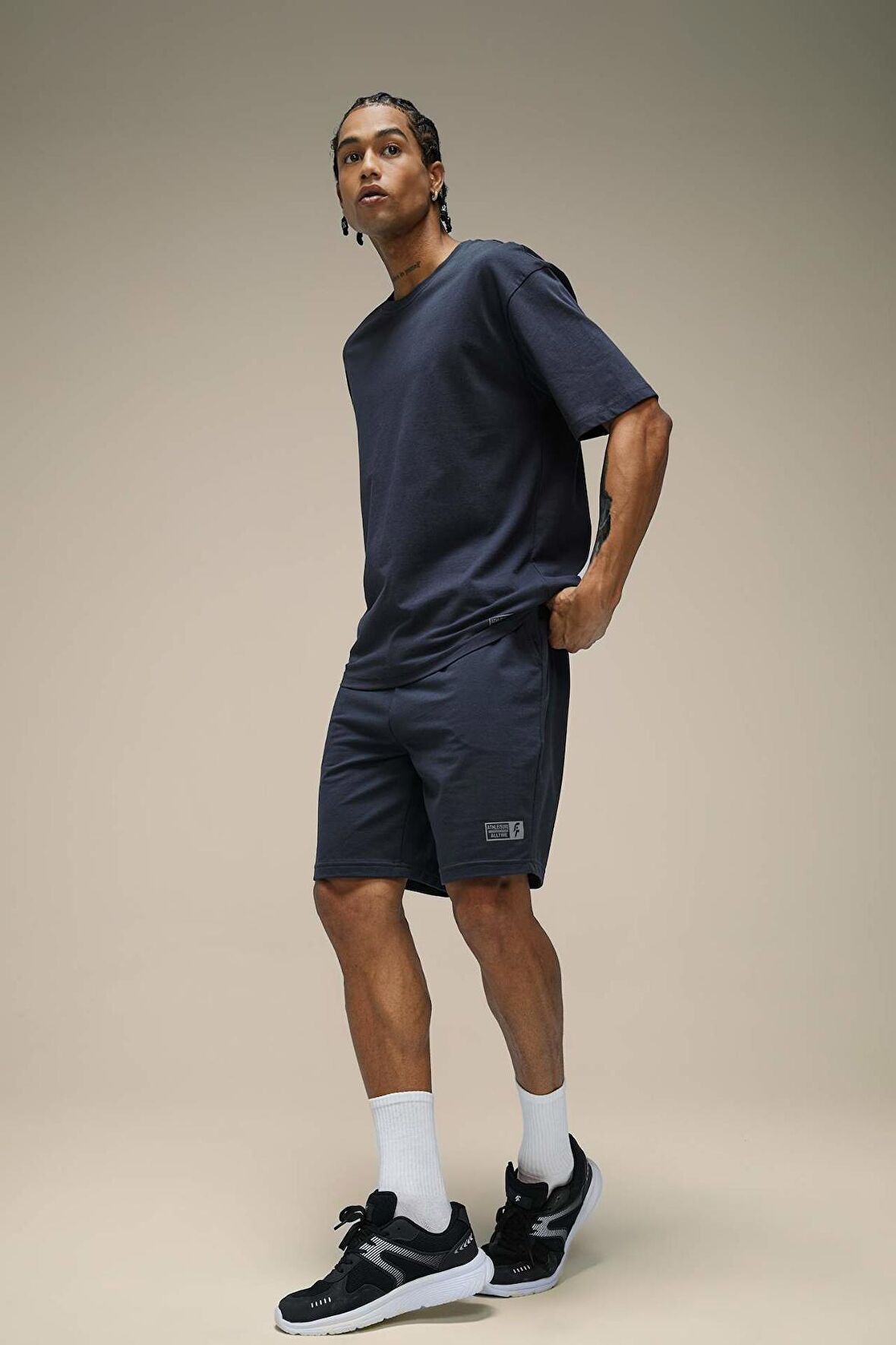 DeFactoFit Slim Fit Dar Kesim Cepli Baskılı Sporcu Şort A1625AX24SMAR214