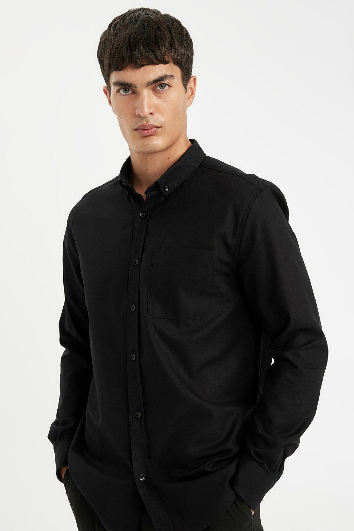 DeFacto %100 Pamuk Regular Fit Polo Yaka Oxford Basic Düz Uzun Kollu Siyah Gömlek A8028AX24AUBK81
