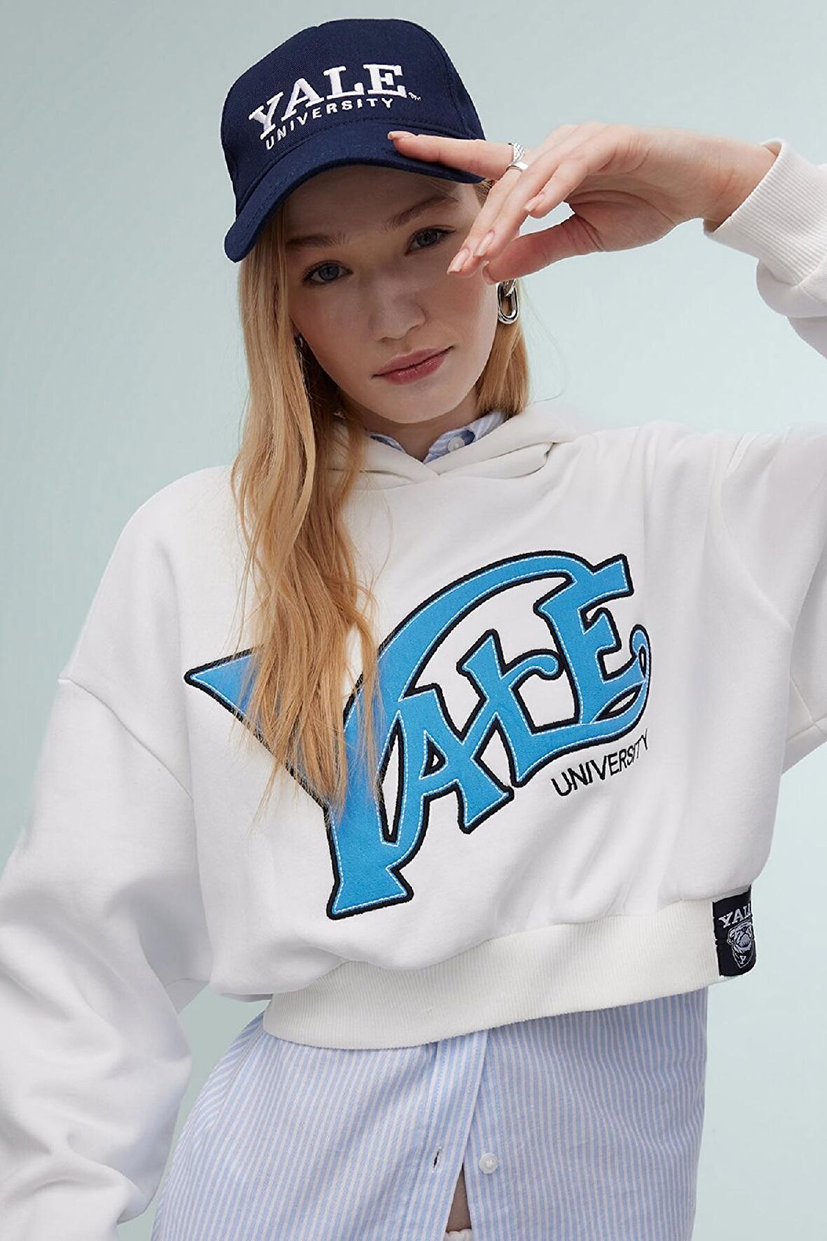 DeFacto Coool Yale University Oversize Geniş Kalıp Kapüşonlu Crop Sweatshirt C3092AX24SPWT32