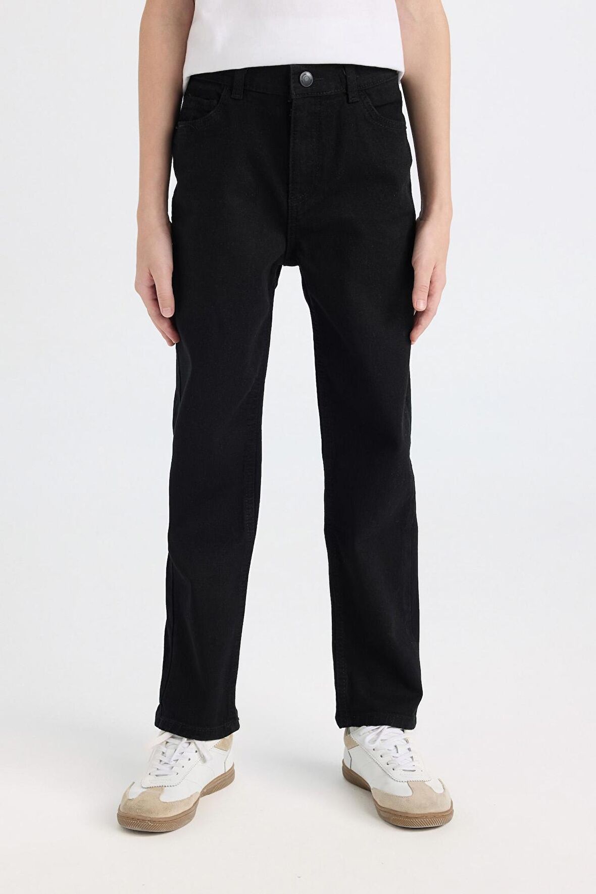 DeFacto Erkek Çocuk Straight Fit Düz Paça Cepli Siyah Basic Düz Jean Pantolon C3682A824AUNM40
