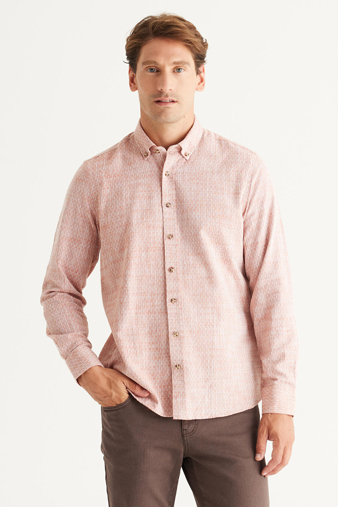 Erkek Kahverengi Slim Fit Dar Kesim %100 Pamuk Armürlü Düğmeli Yaka Casual Gömlek
