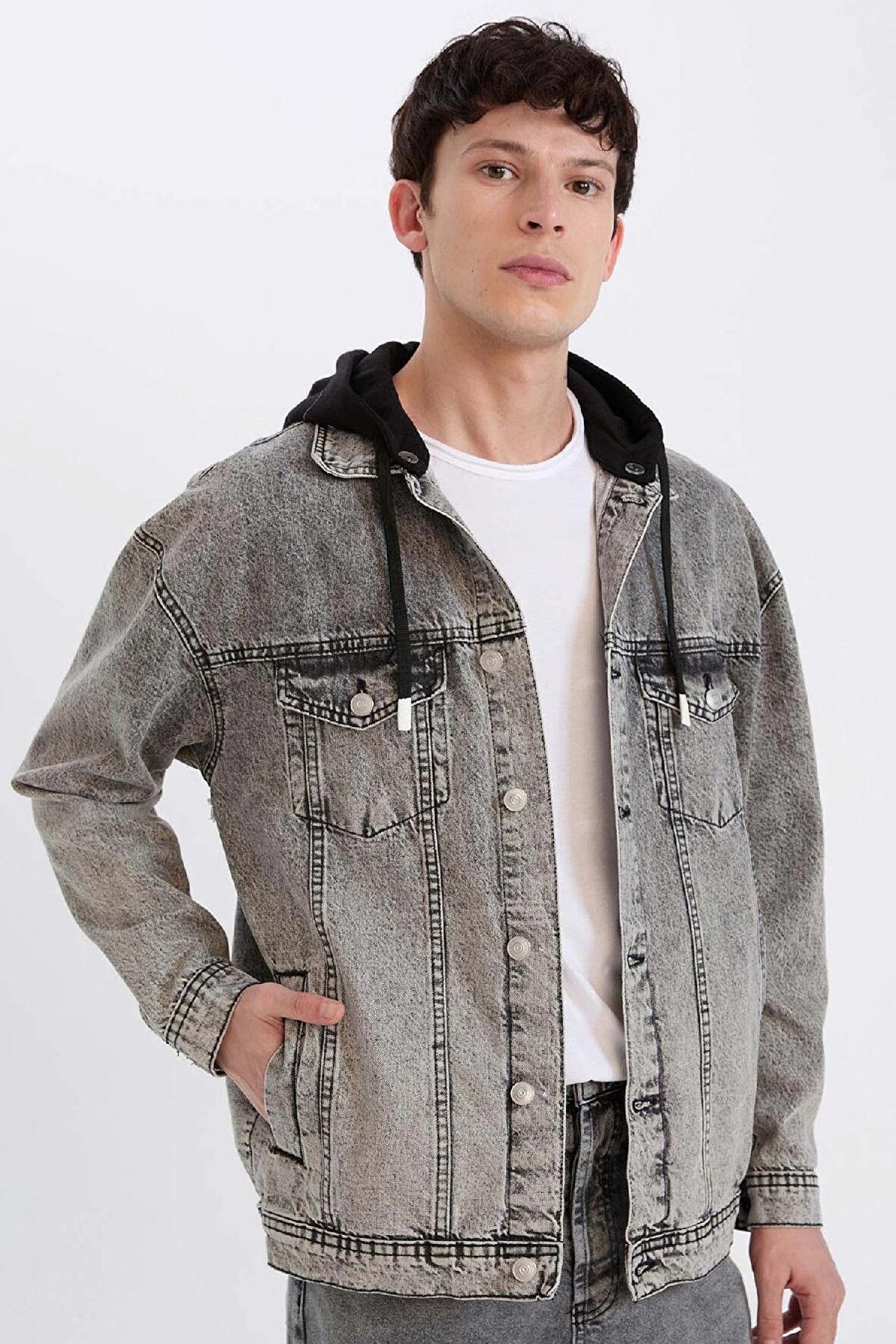 DeFacto Oversize Geniş Kalıp Kapüşonlu Düğmeli Mevsimlik Baharlık Jean Ceket D0416AX24AUNM55