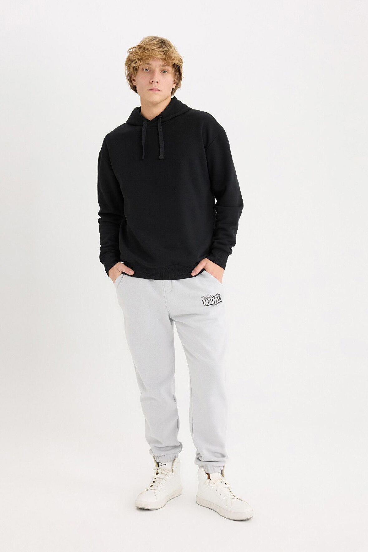 DeFacto Marvel Logo Only Regular Fit Eşofman Altı Beli Bağcıklı Cepli C6514AX24AUGR184