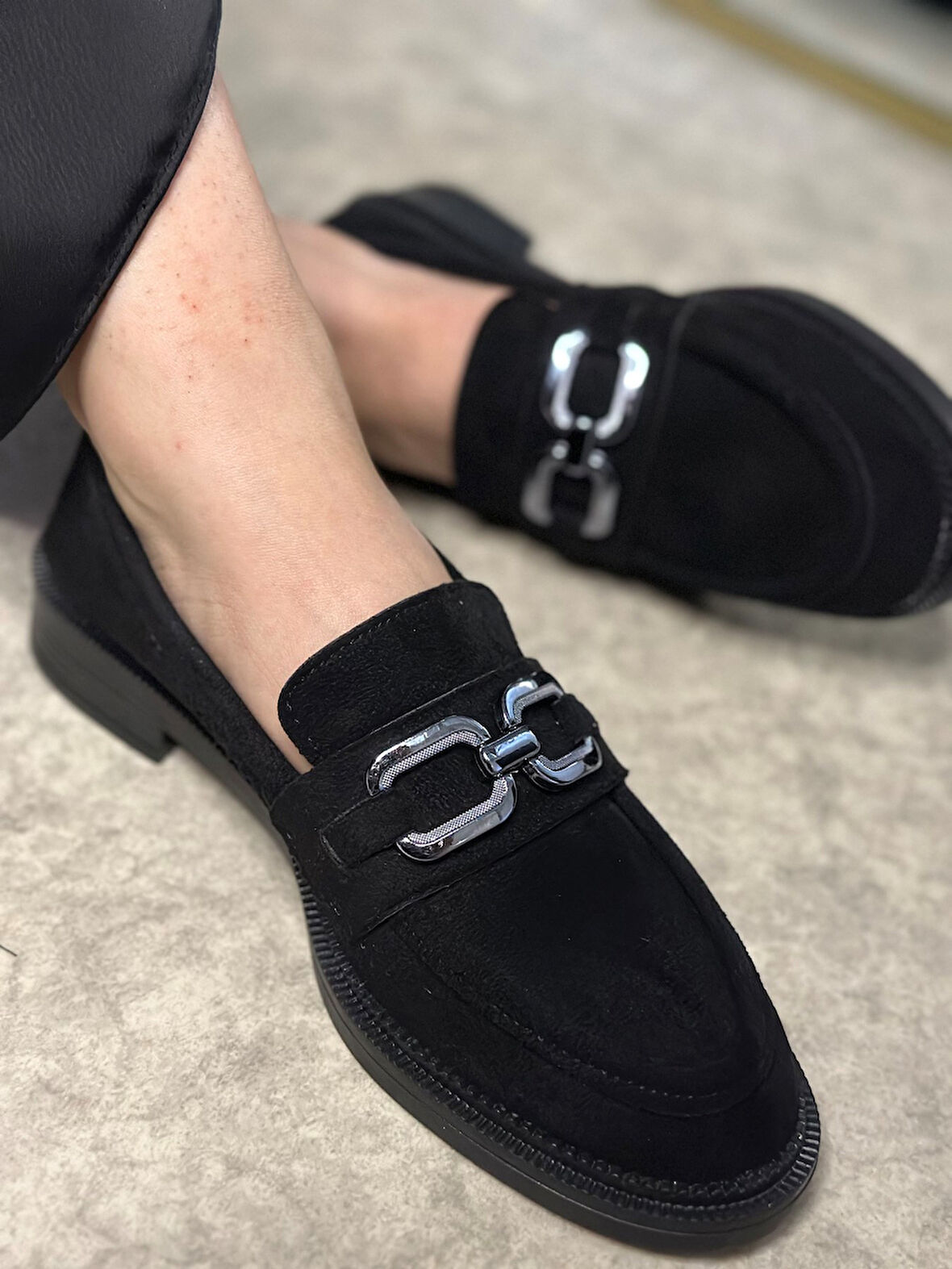 Günlük Kadın Loafer Klasik Alçak Topuklu Desenli Taban Zincirli Oval Burunlu Makosen Ayakkabı 100