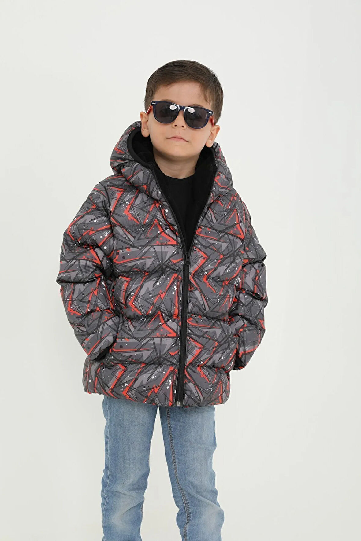 Erkek Çocuk Siyah Geometrik Desen Polar Su Ve Rüzgar Geçirmez Kapüşonlu Şişme Kışlık Mont
