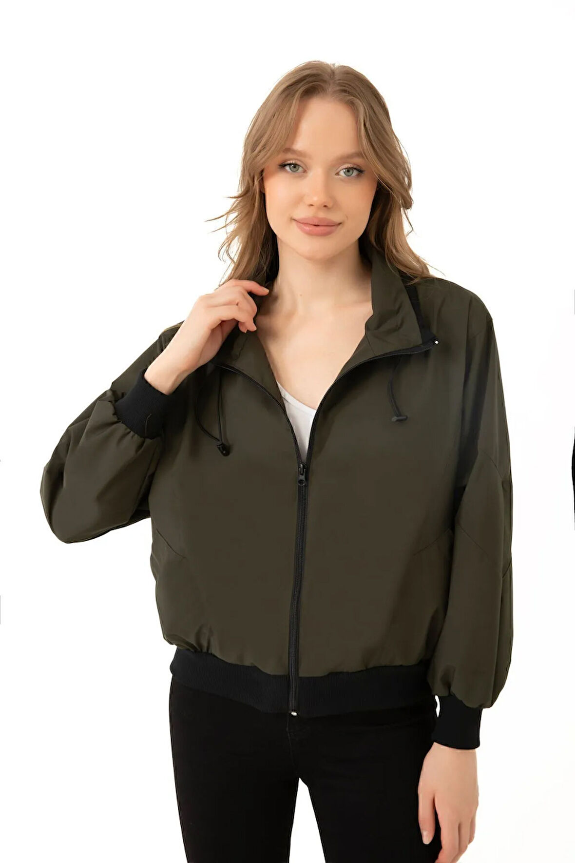 Kadın Haki Dik Yaka Su ve Rüzgar Geçirmez Oversize Crop Mevsimlik Yağmurluk Rüzgarlık