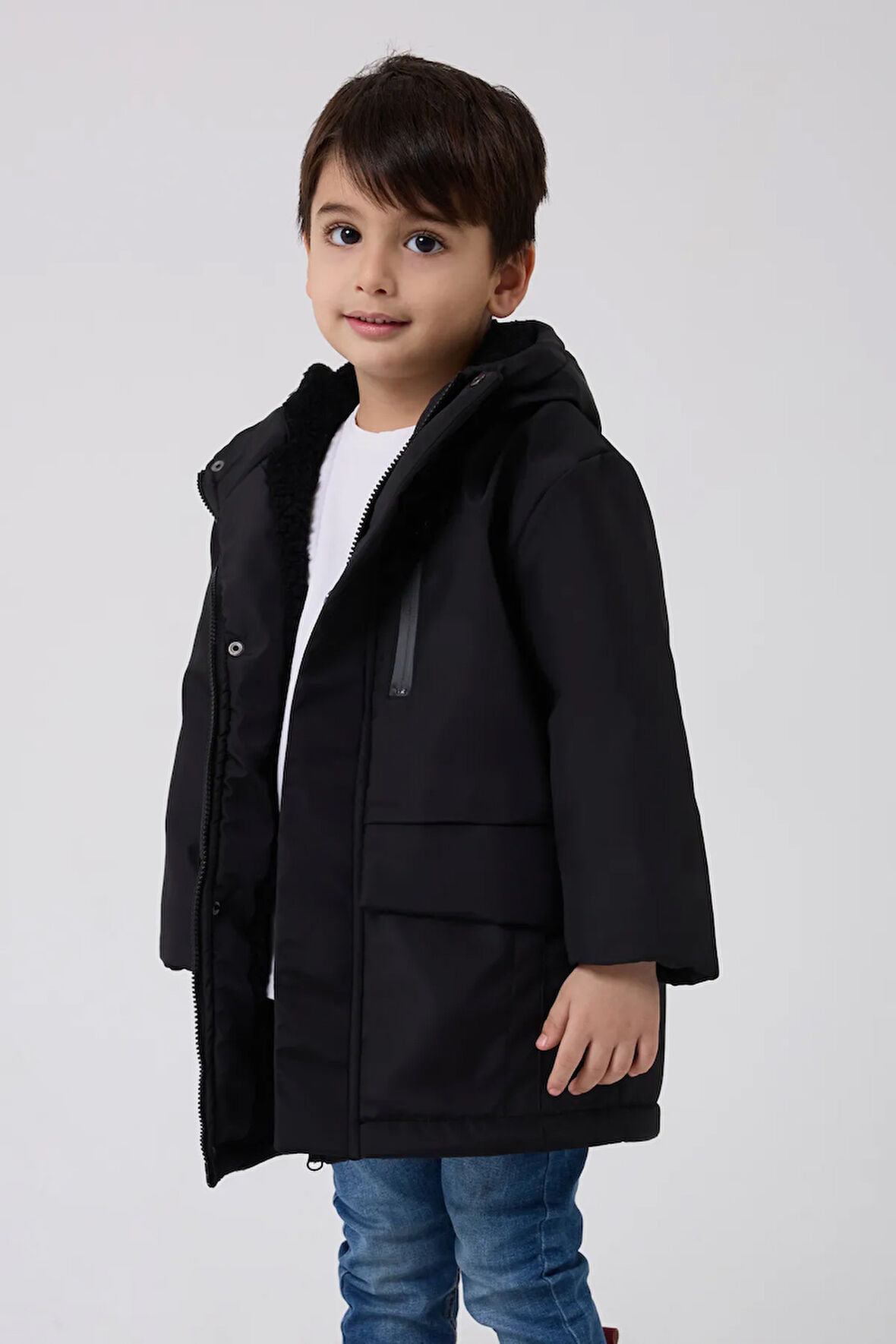 Erkek Çocuk Siyah Kürklü Su Ve Rüzgar Geçirmez Kapüşonlu 3 Kışlık Mont & Kaban & Parka