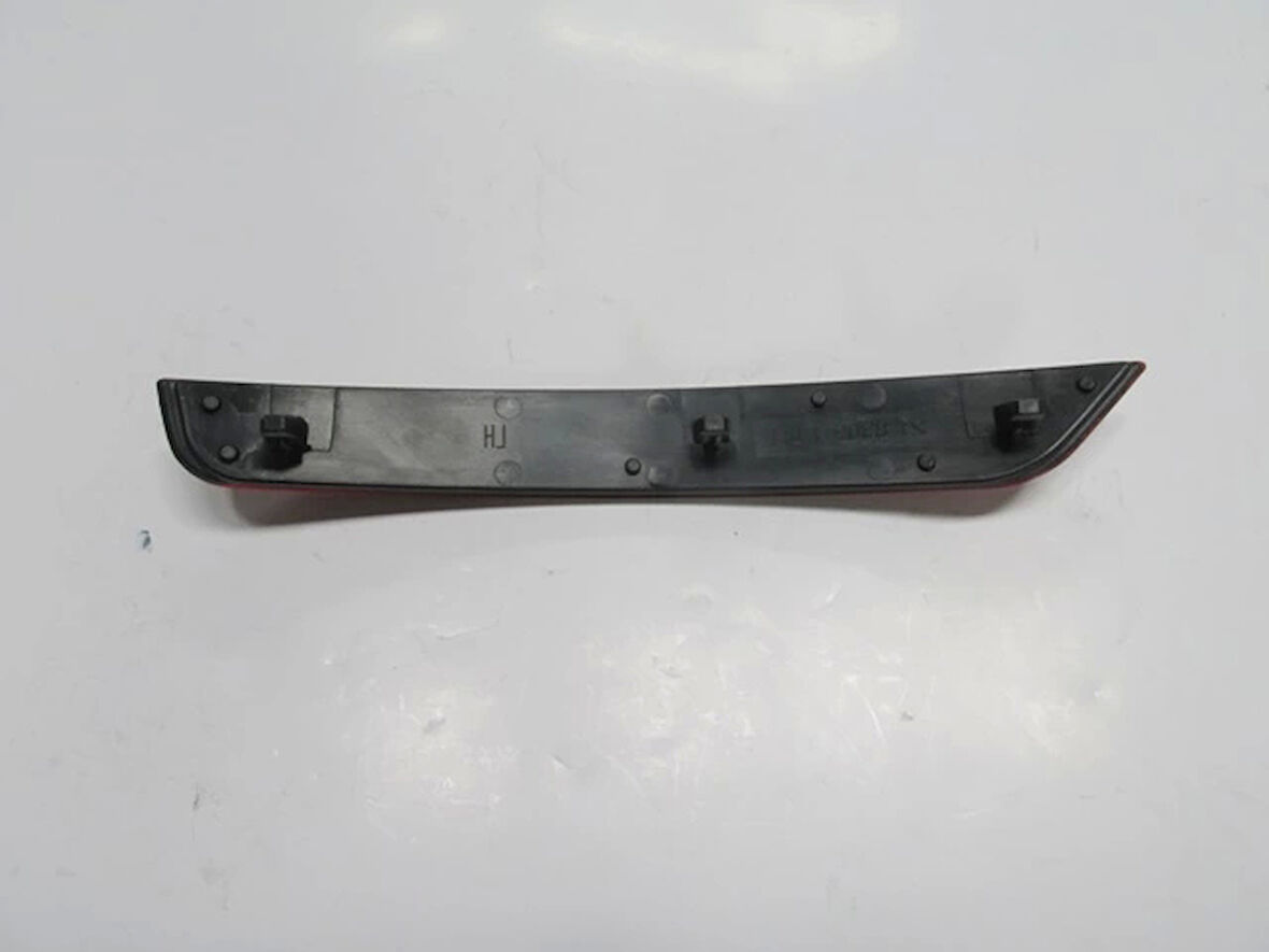 Volkswagen Golf- 6- 09/12; Arka Tampon Reflektörü Sağ Kırmızı (Gtı)(Famella) (Oem No: 5K0945106H)