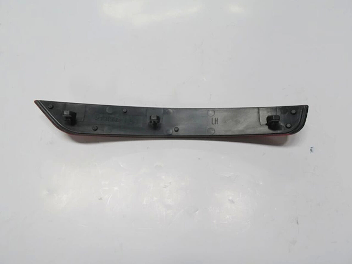 Volkswagen Golf- 6- 09/12; Arka Tampon Reflektörü Sol Kırmızı (Gtı)(Famella) (Oem No: 5K0945105H)