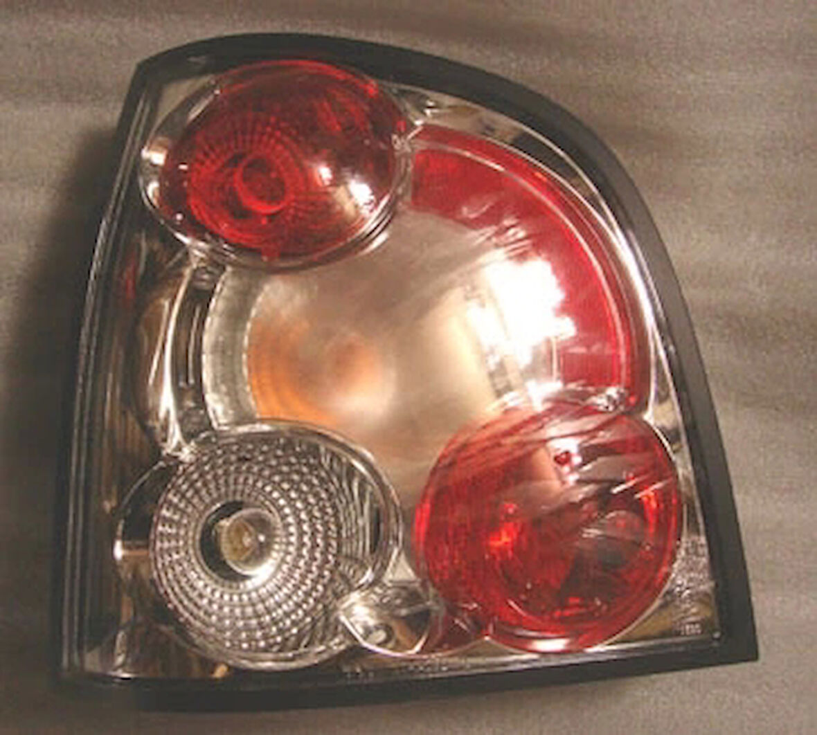 2002-2005 Volkswagen Polo 5 Modifiye Stop Lambası Sağ-Sol Set 2 Parça Nikelajlı-Kırmızı-Beyaz (Tyc) (Adet)