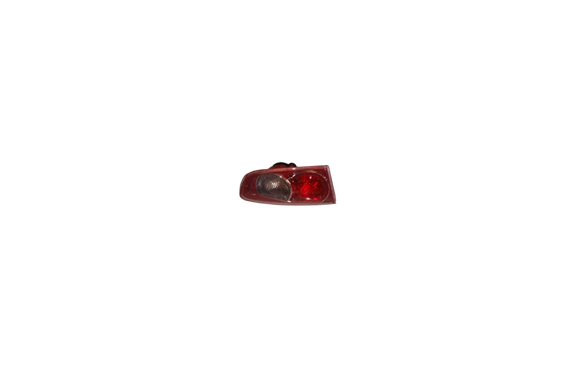 Mıtsubıshı Lancer- 08/10; İç Stop Lambası Sol Kırmızı/Beyaz (Famella) (Oem No: 8337A009)