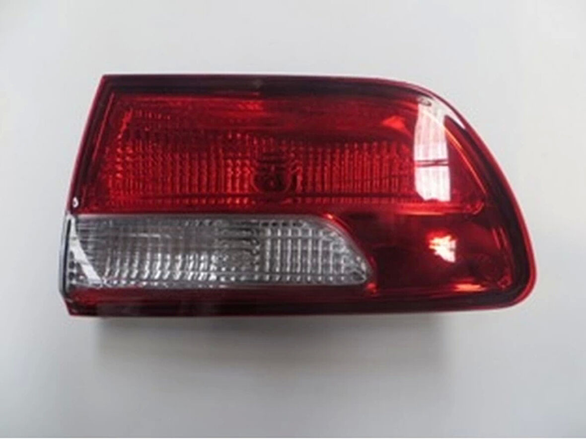2012-2016 Kia Rio Sd İç Stop Lambası Sağ Kırmızı-Beyaz (Famella) (Adet) (Oem No:924041W015)