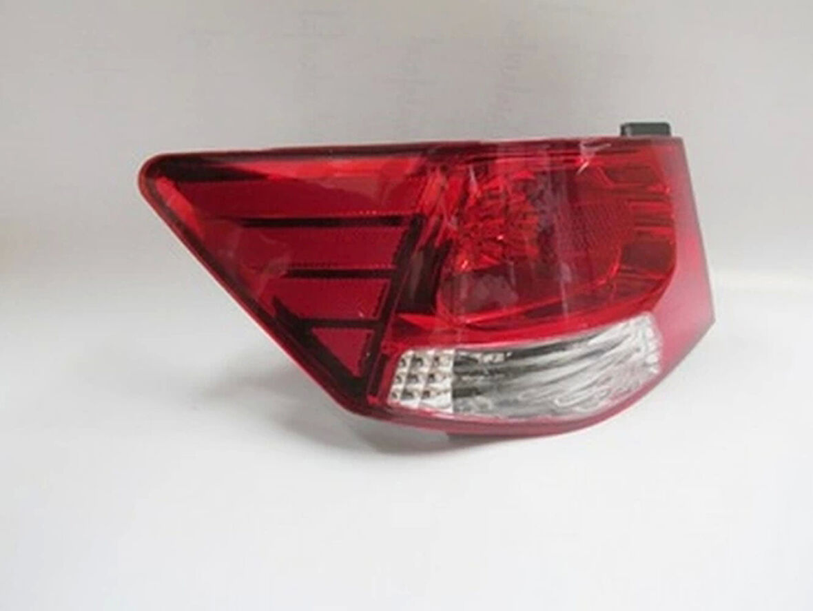 2010-2011 Kia Cerato Dış Stop Lambası Sol Kırmızı-Beyaz (Famella) (Adet) (Oem No:924011M020)