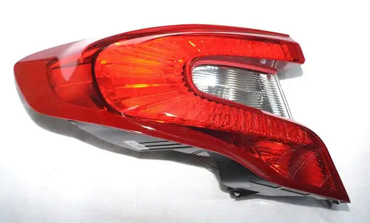 Fiat Egea 2015  Stop Lambası Sağ Dıs  Duysuz (Sedan) (Oem No:52102965)