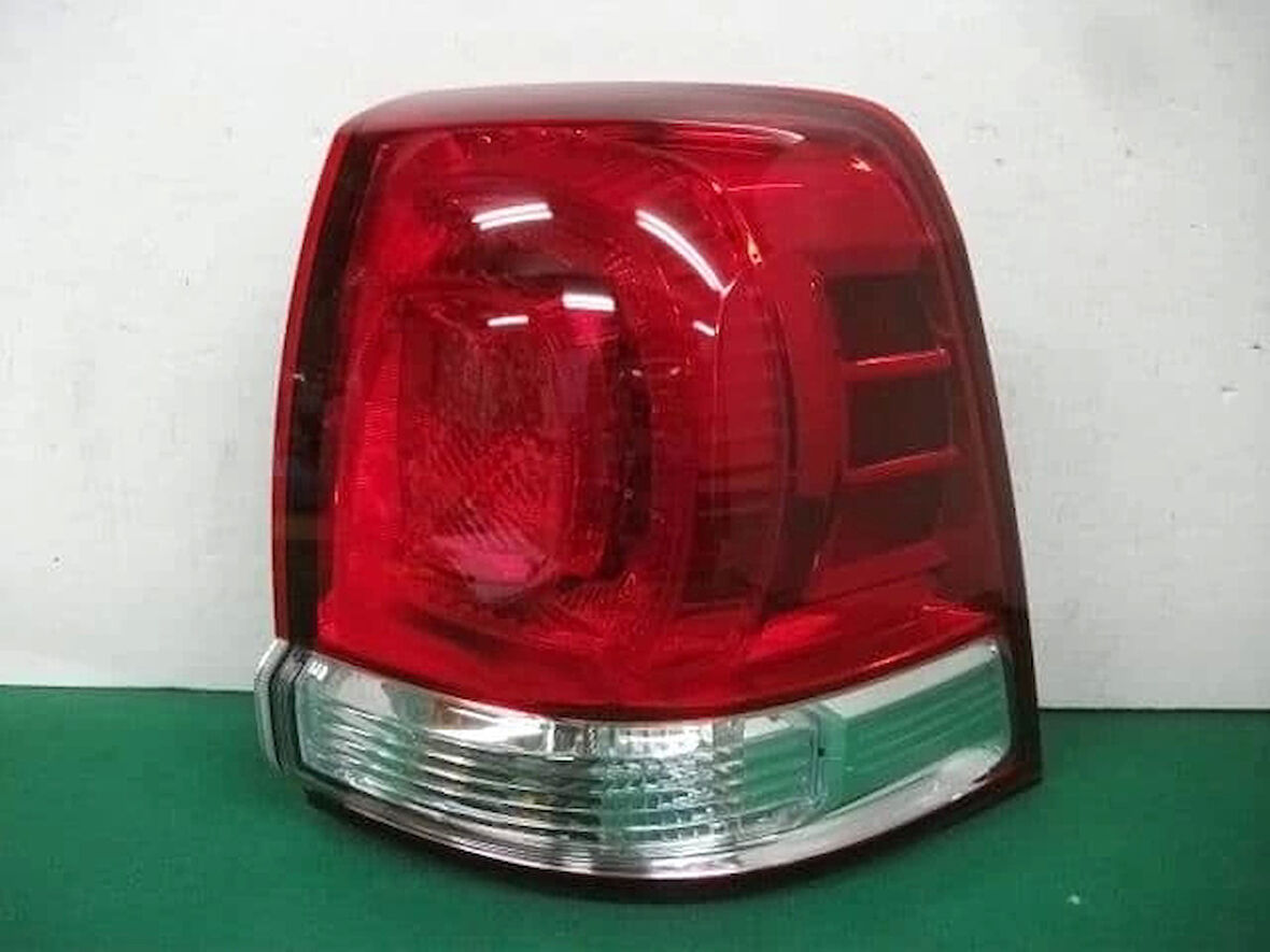 Stop Lambası Dıs Sag Japon Land Cruıser (J20) 4.7 32V:4.5 Td 07-12 (Oem No: 81550-60820)