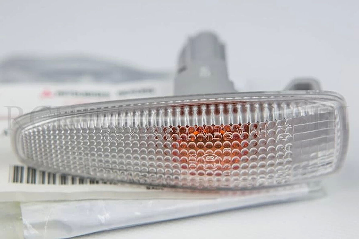 Sinyal Lambası Çamurluk Lancer 08Sonrası R-L (Oem No: 8351A001)
