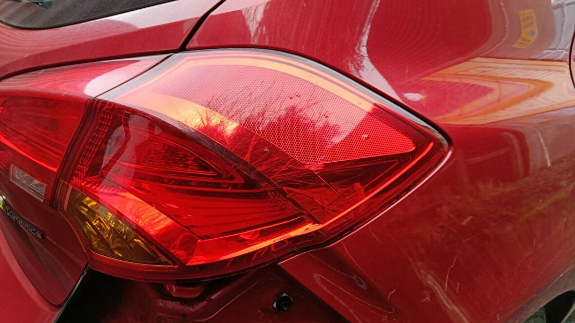 Stop Lambası Dıs Sag Sarı - Kırmızı - P21W/Led Kore Ceed Benzın-Dızel 2012- (Oem No: 92402A2020)