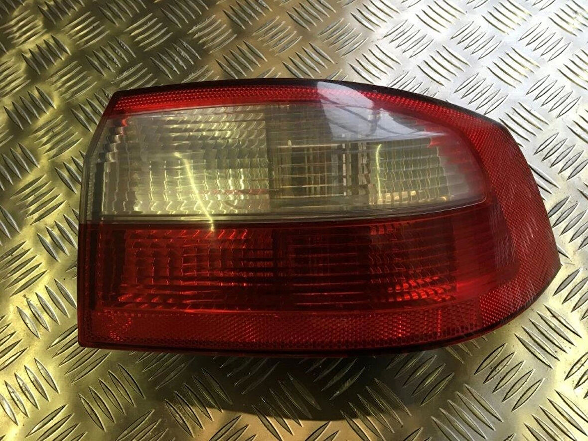 Stop Lambası Sag Unıt..Ece. Renault Laguna I Bm 01-04 (Oem No: 8200002474)