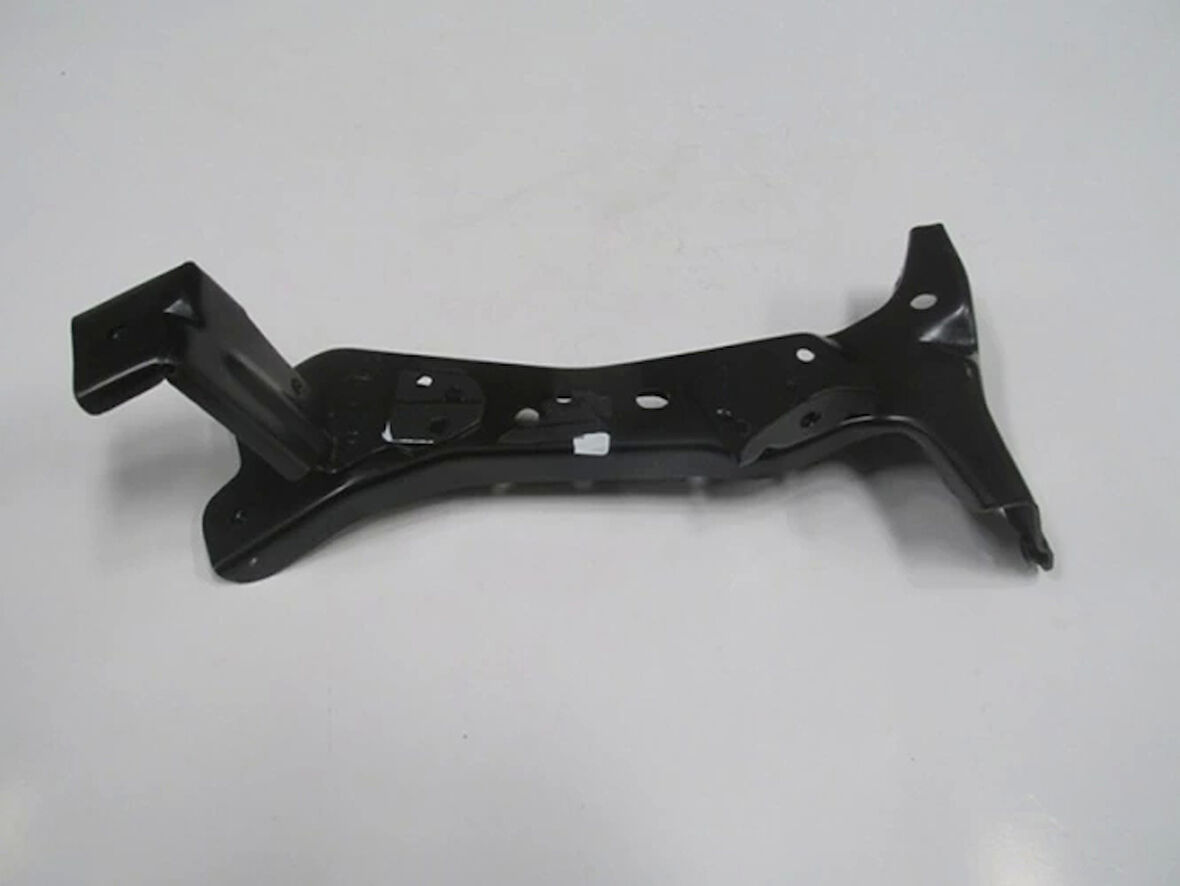 2017-2018 Audi A3 Sdsb Ön Çamurluk Braketi Sol (Tw) (Adet) (Oem No:8V0821135C)