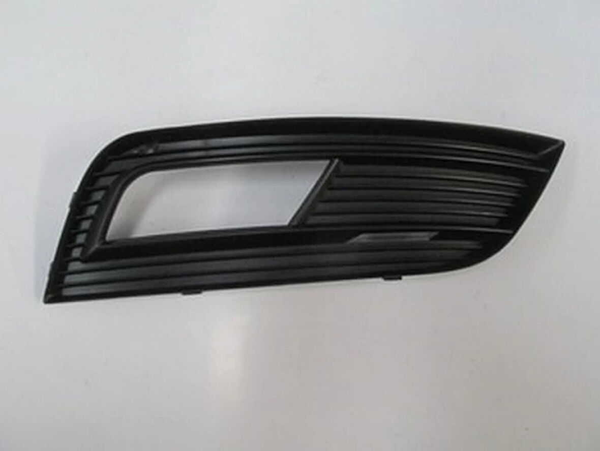 2013-2015 Audi A4 Sis Lamba Kapağı Sağ Sis Delikli (Nikelaj Çıtasız) (Tyg) (Adet) (Oem No:8K0807682K01C)